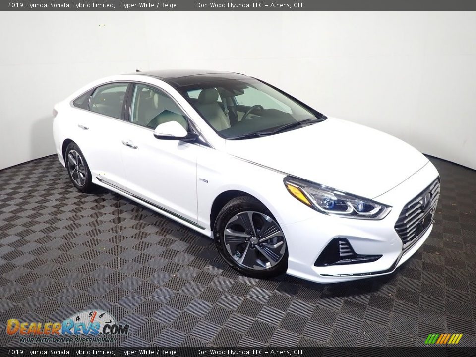 Front 3/4 View of 2019 Hyundai Sonata Hybrid Limited Photo #5