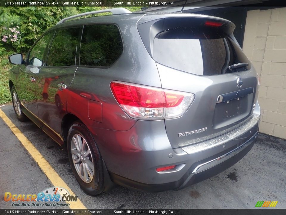 2016 Nissan Pathfinder SV 4x4 Gun Metallic / Charcoal Photo #2