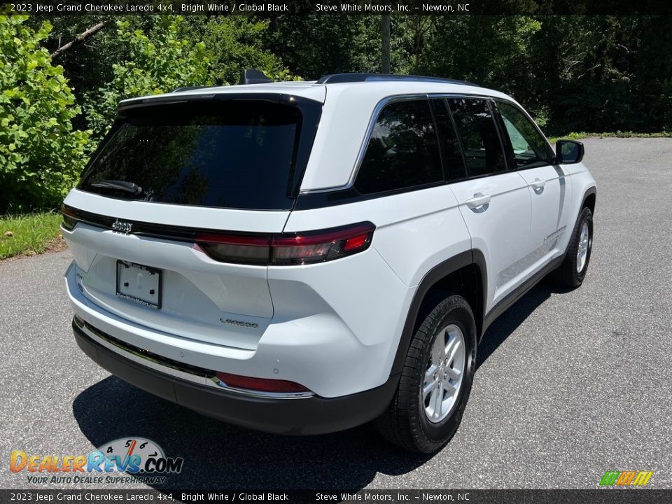 2023 Jeep Grand Cherokee Laredo 4x4 Bright White / Global Black Photo #6