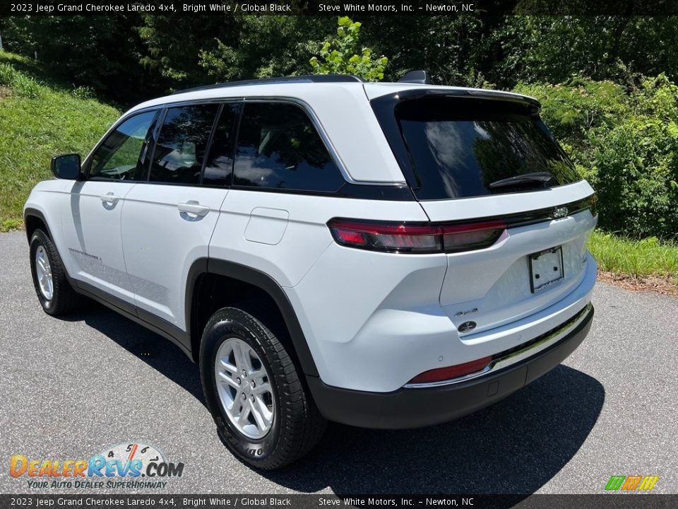 2023 Jeep Grand Cherokee Laredo 4x4 Bright White / Global Black Photo #8