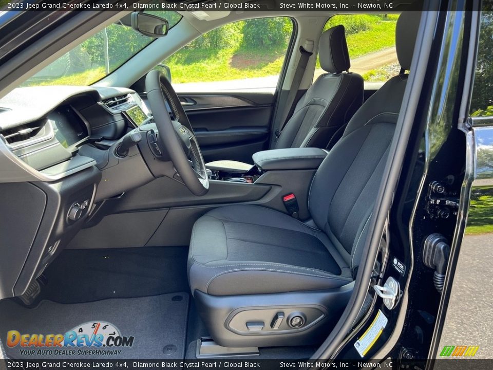 Front Seat of 2023 Jeep Grand Cherokee Laredo 4x4 Photo #10