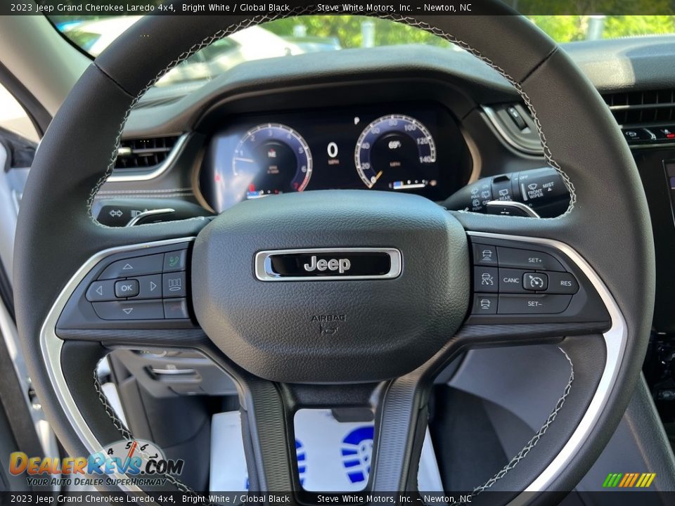 2023 Jeep Grand Cherokee Laredo 4x4 Bright White / Global Black Photo #19