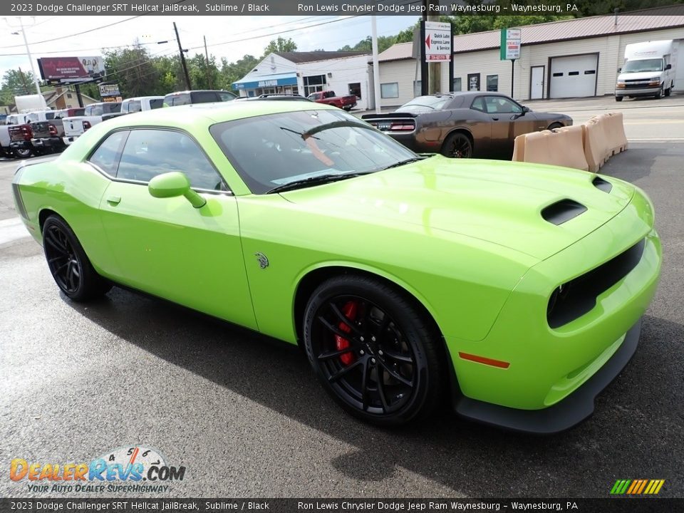 Front 3/4 View of 2023 Dodge Challenger SRT Hellcat JailBreak Photo #8