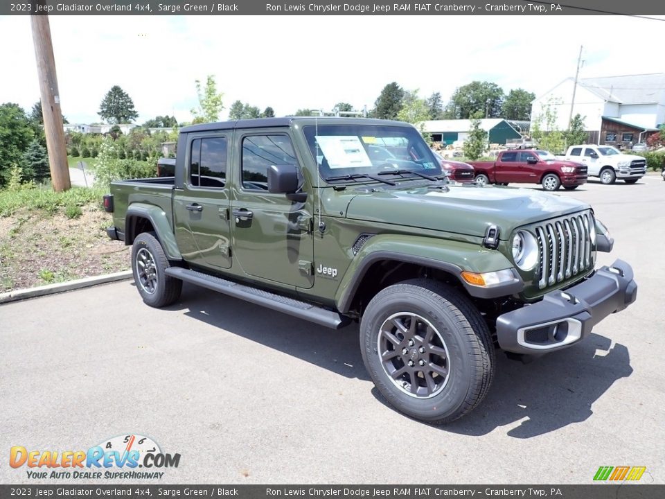 Front 3/4 View of 2023 Jeep Gladiator Overland 4x4 Photo #7