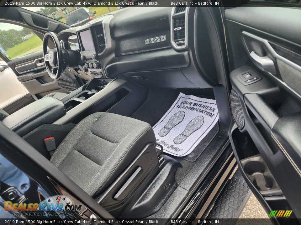 2019 Ram 1500 Big Horn Black Crew Cab 4x4 Diamond Black Crystal Pearl / Black Photo #31