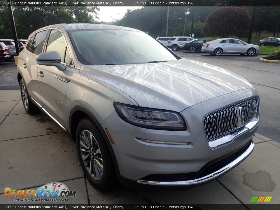 Front 3/4 View of 2022 Lincoln Nautilus Standard AWD Photo #8
