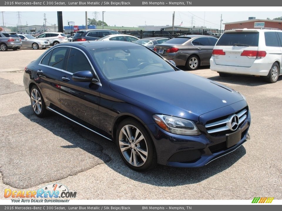 Front 3/4 View of 2016 Mercedes-Benz C 300 Sedan Photo #7