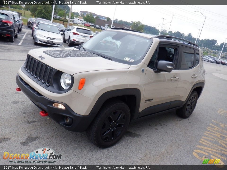 Front 3/4 View of 2017 Jeep Renegade Deserthawk 4x4 Photo #10