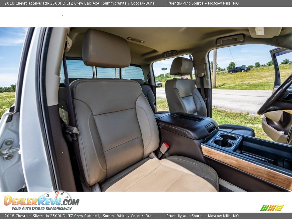 Front Seat of 2018 Chevrolet Silverado 2500HD LTZ Crew Cab 4x4 Photo #25
