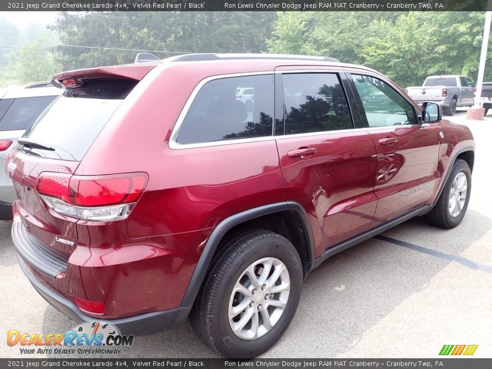 2021 Jeep Grand Cherokee Laredo 4x4 Velvet Red Pearl / Black Photo #4