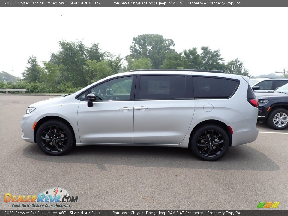 Silver Mist 2023 Chrysler Pacifica Limited AWD Photo #2