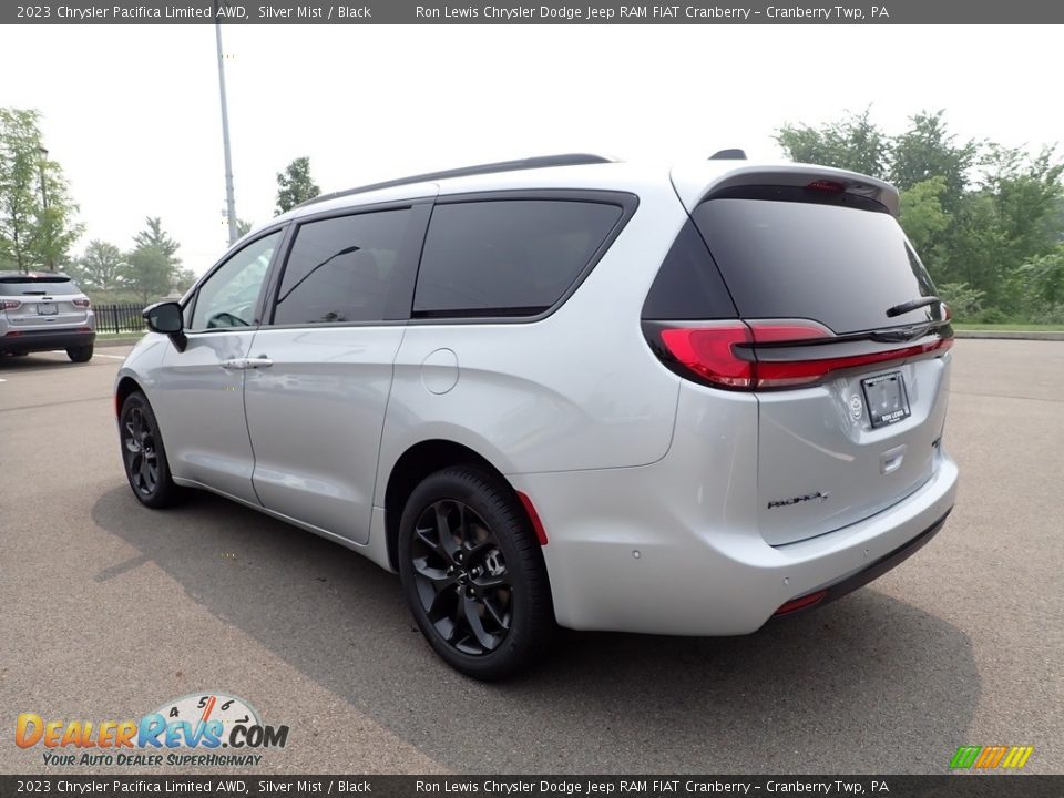 2023 Chrysler Pacifica Limited AWD Silver Mist / Black Photo #3