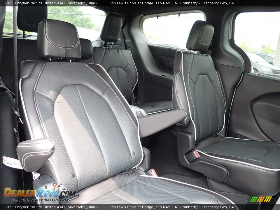 2023 Chrysler Pacifica Limited AWD Silver Mist / Black Photo #11