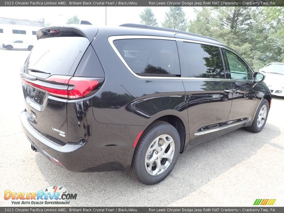 2023 Chrysler Pacifica Limited AWD Brilliant Black Crystal Pearl / Black/Alloy Photo #5