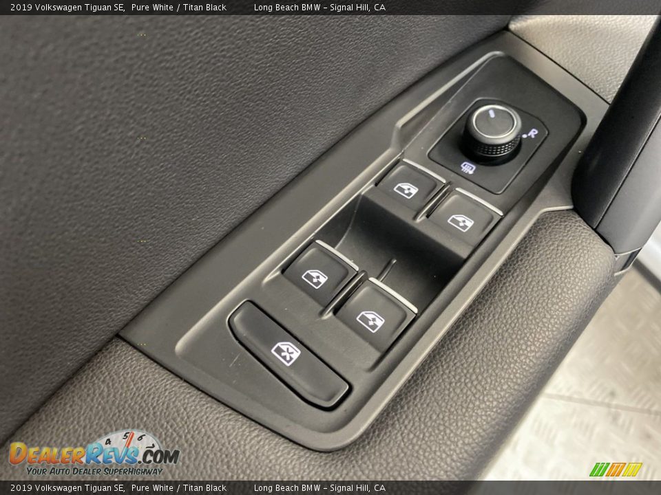 Controls of 2019 Volkswagen Tiguan SE Photo #13