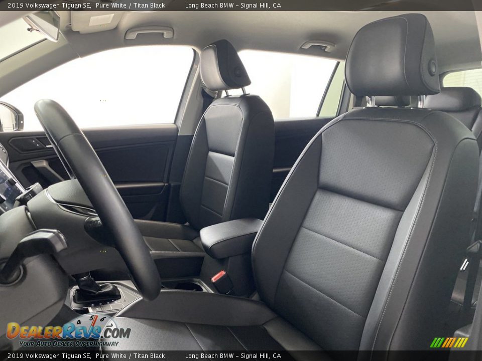 Front Seat of 2019 Volkswagen Tiguan SE Photo #16