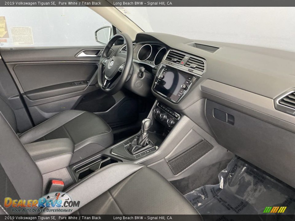 Dashboard of 2019 Volkswagen Tiguan SE Photo #32