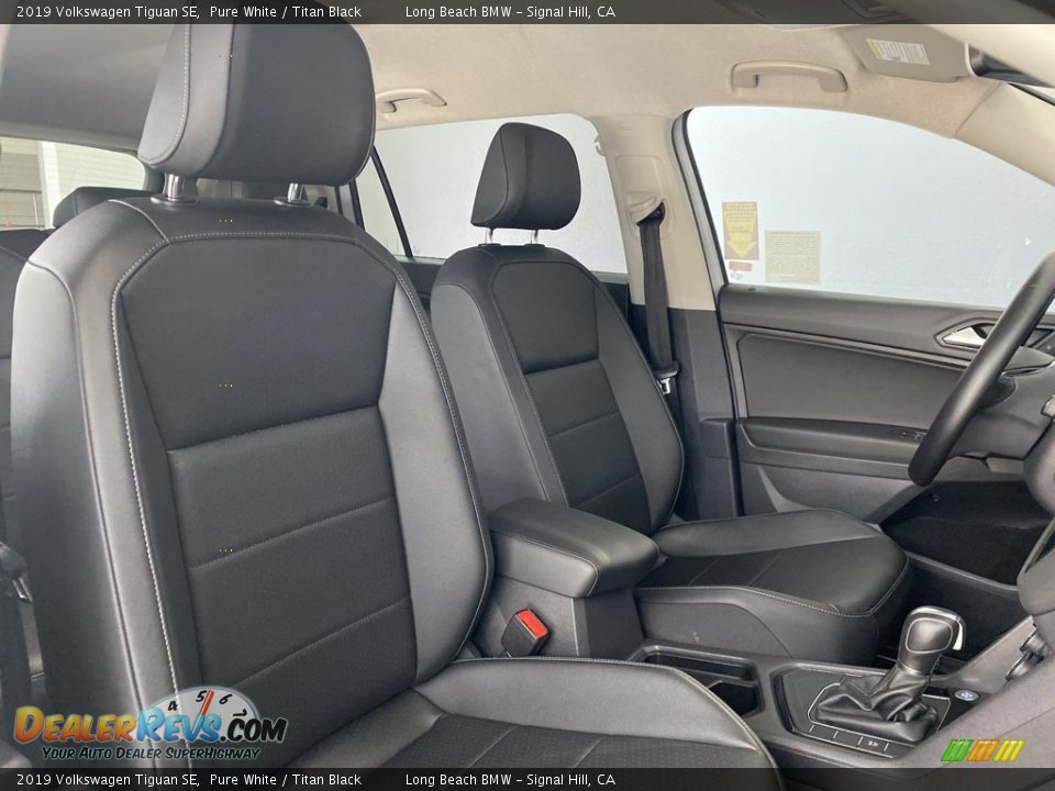 Front Seat of 2019 Volkswagen Tiguan SE Photo #33