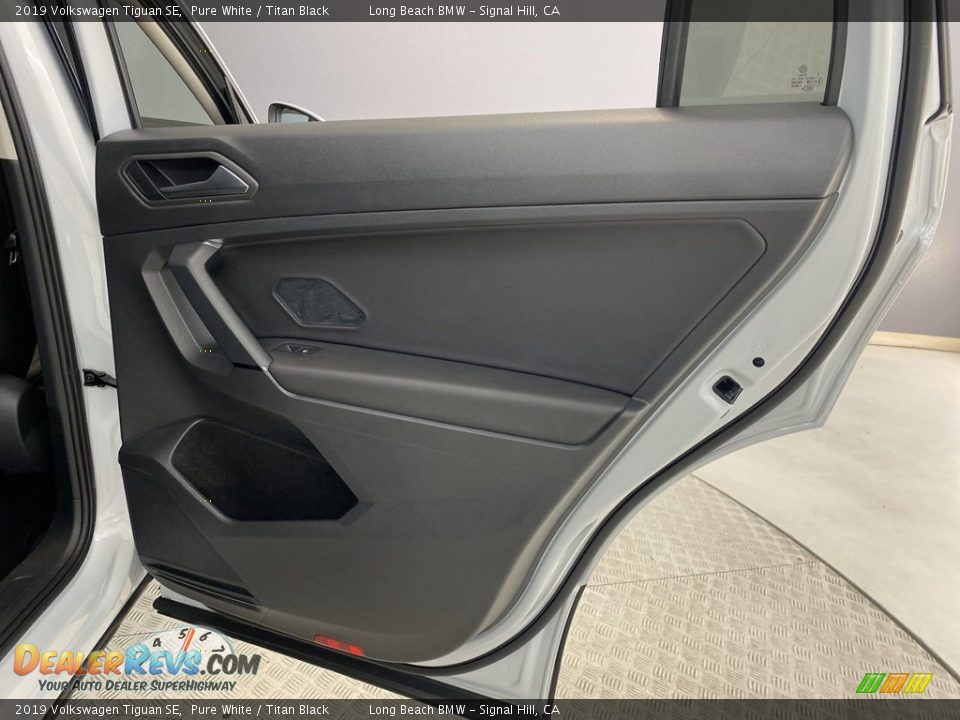 Door Panel of 2019 Volkswagen Tiguan SE Photo #34