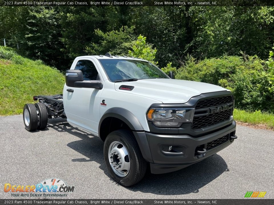 Front 3/4 View of 2023 Ram 4500 Tradesman Regular Cab Chassis Photo #4