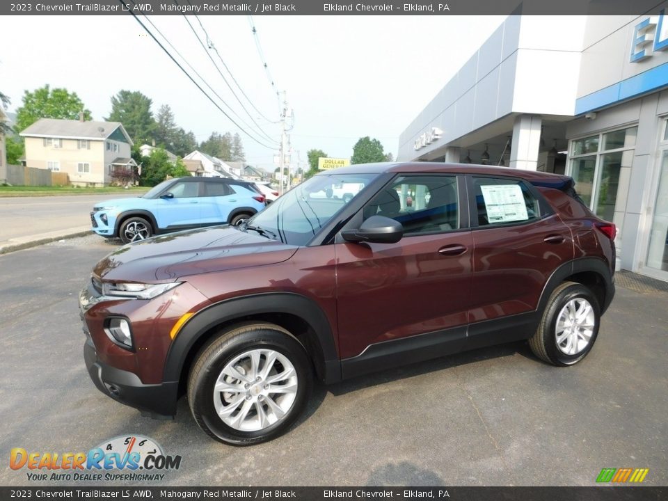 Front 3/4 View of 2023 Chevrolet TrailBlazer LS AWD Photo #1