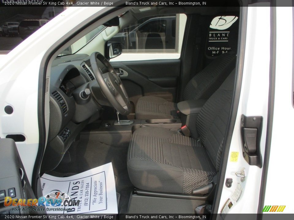 2020 Nissan Frontier SV King Cab 4x4 Glacier White / Beige Photo #6