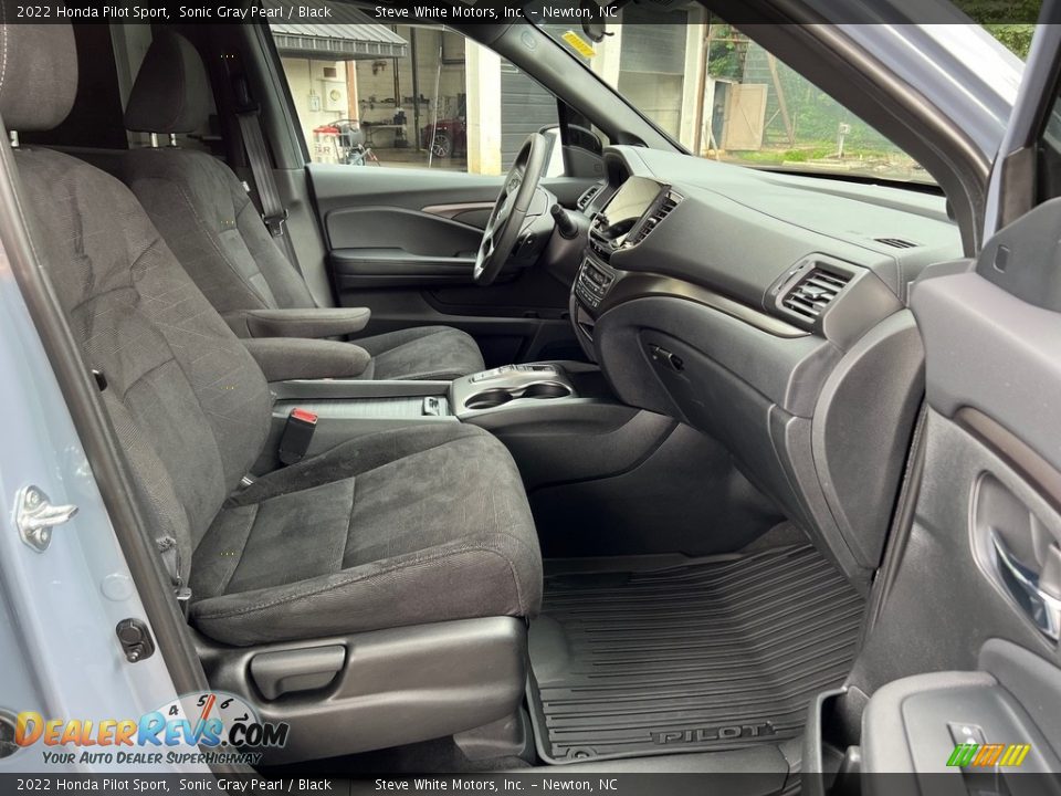 Front Seat of 2022 Honda Pilot Sport Photo #18