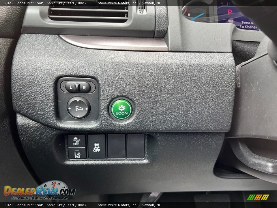 Controls of 2022 Honda Pilot Sport Photo #20