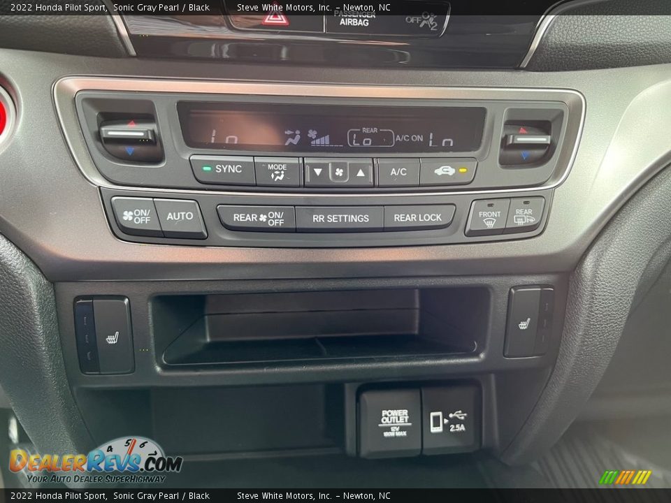 Controls of 2022 Honda Pilot Sport Photo #25