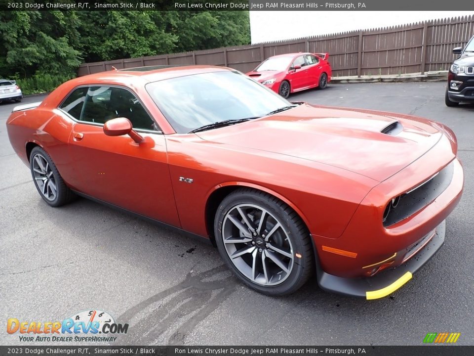 Front 3/4 View of 2023 Dodge Challenger R/T Photo #8