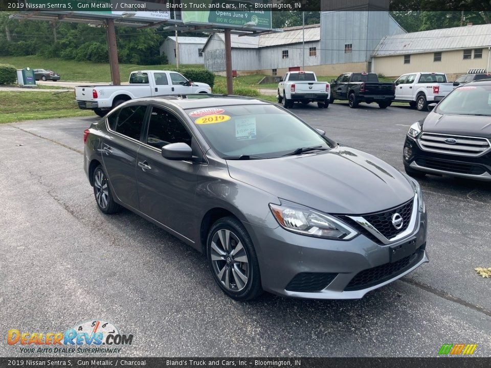 Front 3/4 View of 2019 Nissan Sentra S Photo #7