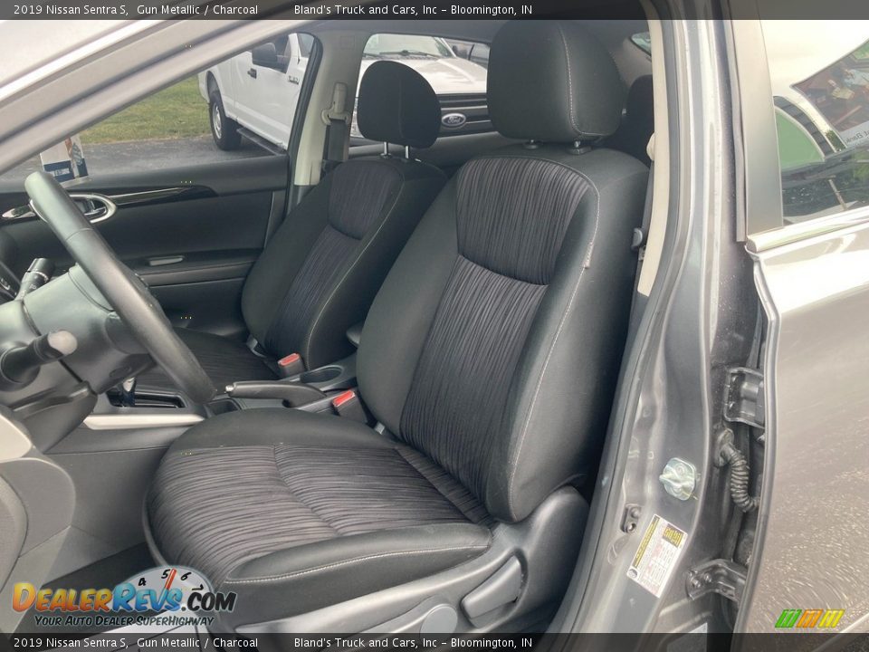 Front Seat of 2019 Nissan Sentra S Photo #11