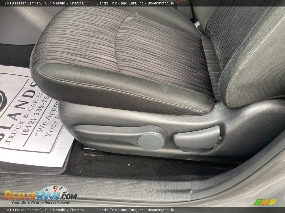 Front Seat of 2019 Nissan Sentra S Photo #12