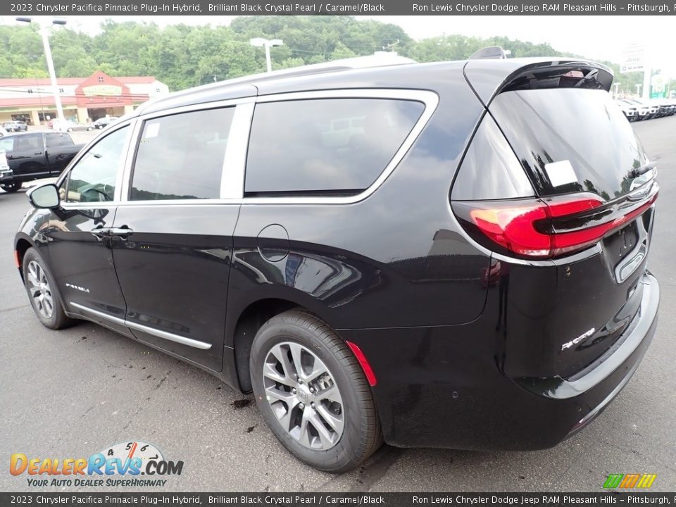 2023 Chrysler Pacifica Pinnacle Plug-In Hybrid Brilliant Black Crystal Pearl / Caramel/Black Photo #3