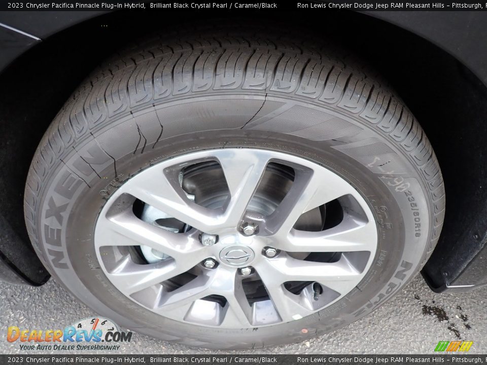 2023 Chrysler Pacifica Pinnacle Plug-In Hybrid Brilliant Black Crystal Pearl / Caramel/Black Photo #10