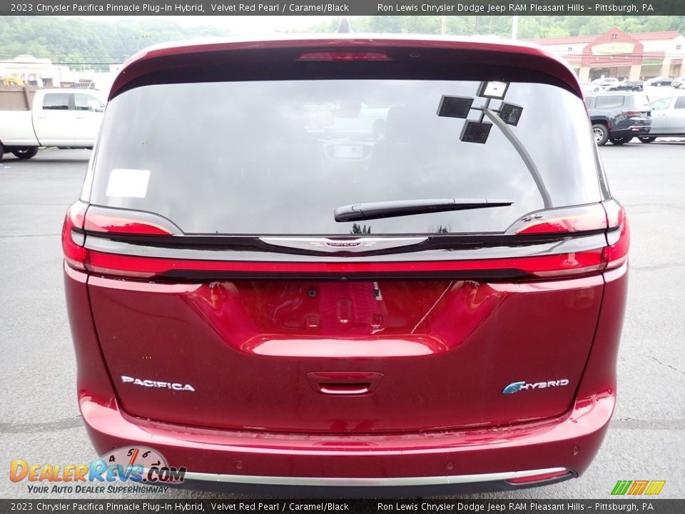 2023 Chrysler Pacifica Pinnacle Plug-In Hybrid Velvet Red Pearl / Caramel/Black Photo #4
