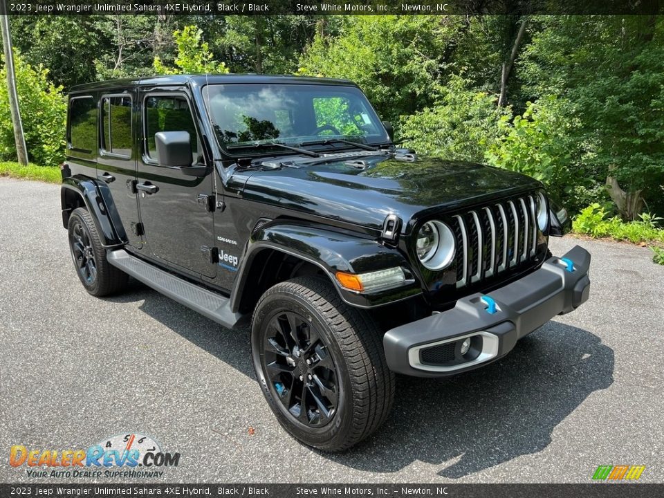 Front 3/4 View of 2023 Jeep Wrangler Unlimited Sahara 4XE Hybrid Photo #4