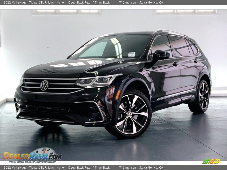 Front 3/4 View of 2022 Volkswagen Tiguan SEL R-Line 4Motion Photo #12