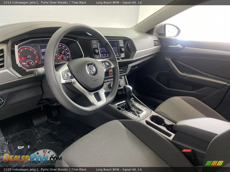 Front Seat of 2019 Volkswagen Jetta S Photo #15