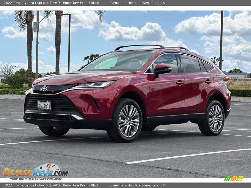 Front 3/4 View of 2022 Toyota Venza Hybrid XLE AWD Photo #8