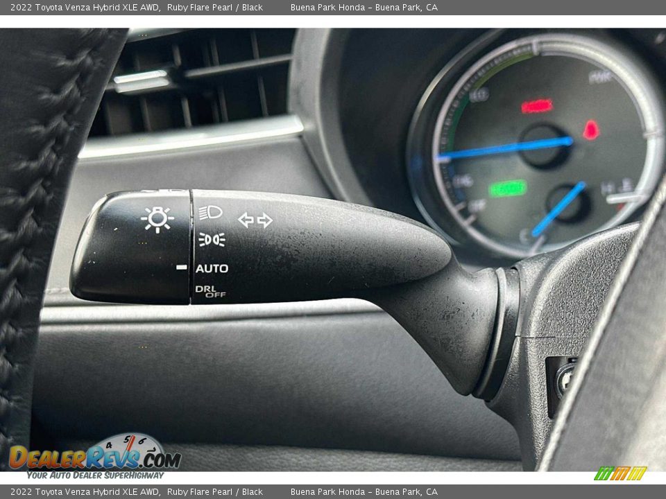 Controls of 2022 Toyota Venza Hybrid XLE AWD Photo #31
