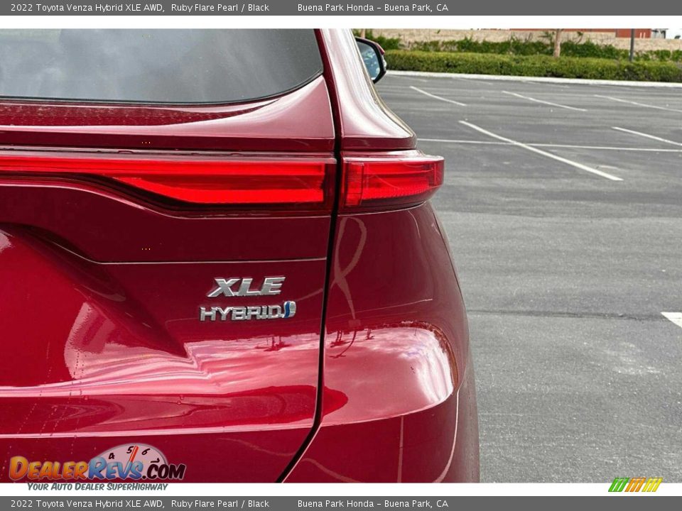 2022 Toyota Venza Hybrid XLE AWD Ruby Flare Pearl / Black Photo #36