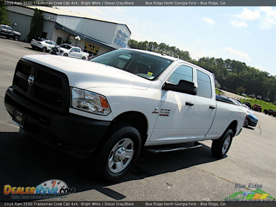 2016 Ram 3500 Tradesman Crew Cab 4x4 Bright White / Diesel Gray/Black Photo #24