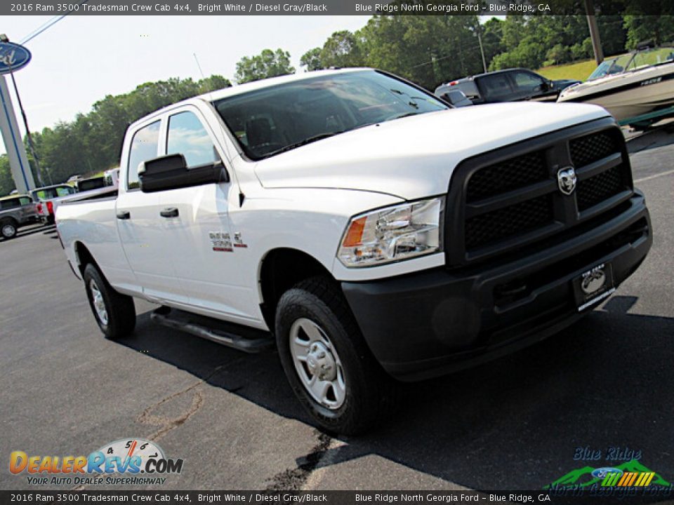 2016 Ram 3500 Tradesman Crew Cab 4x4 Bright White / Diesel Gray/Black Photo #25