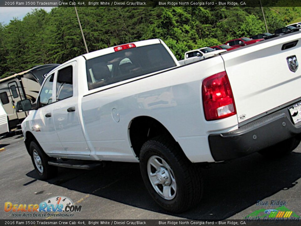 2016 Ram 3500 Tradesman Crew Cab 4x4 Bright White / Diesel Gray/Black Photo #27