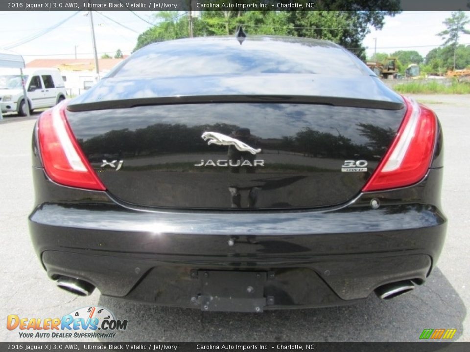 2016 Jaguar XJ 3.0 AWD Ultimate Black Metallic / Jet/Ivory Photo #9