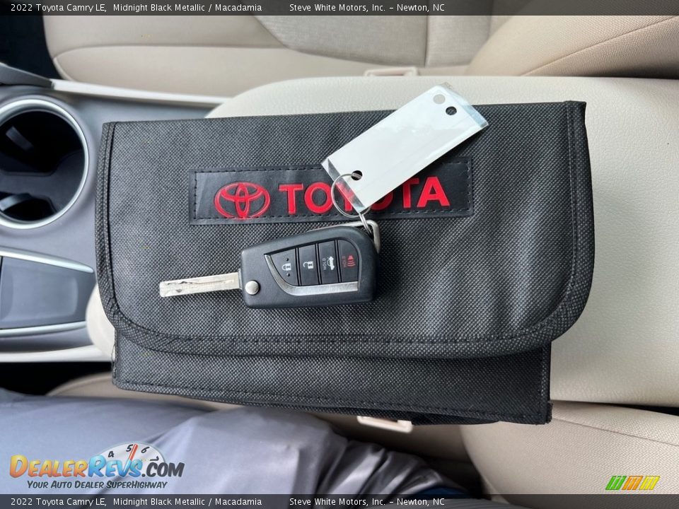Keys of 2022 Toyota Camry LE Photo #27