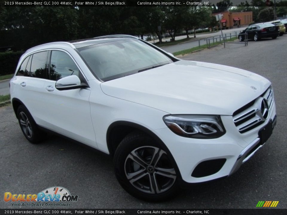 Front 3/4 View of 2019 Mercedes-Benz GLC 300 4Matic Photo #3