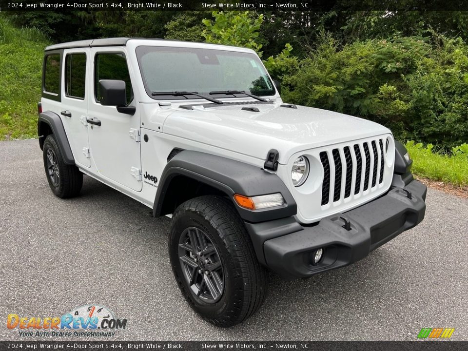 Front 3/4 View of 2024 Jeep Wrangler 4-Door Sport S 4x4 Photo #4