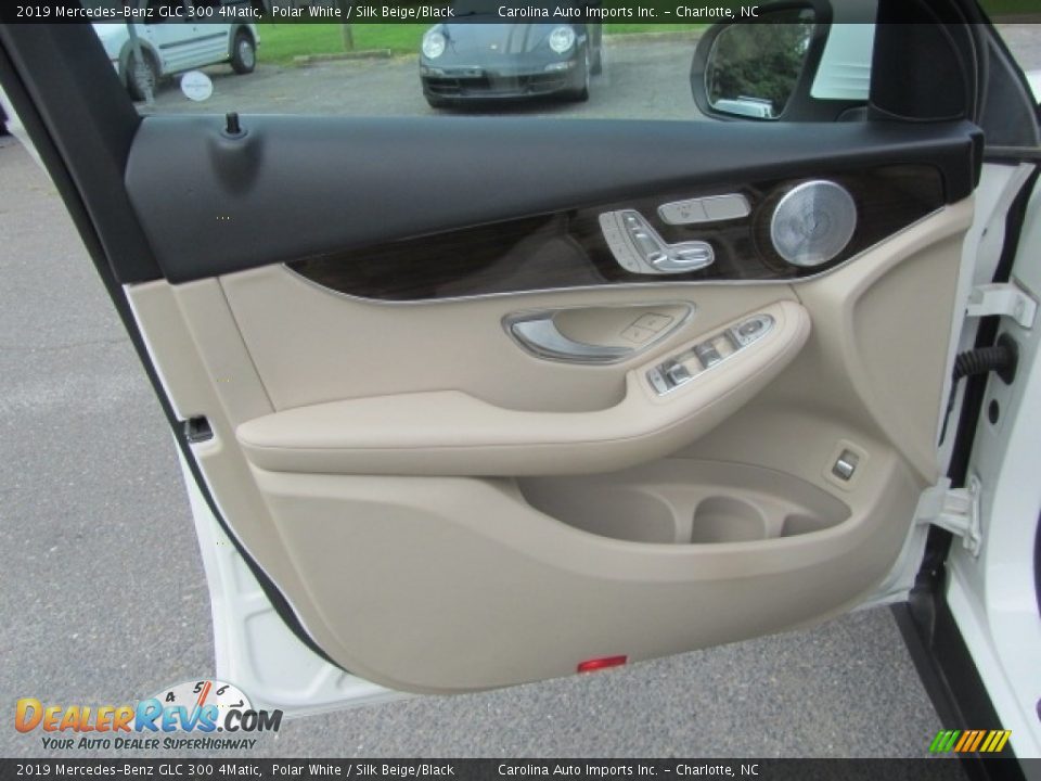 Door Panel of 2019 Mercedes-Benz GLC 300 4Matic Photo #17